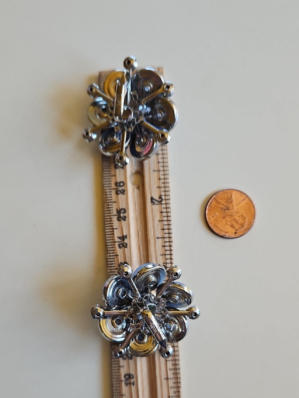 JUDY LEE light blue rhinestone and moonstone cluster Clip On Earrings - Picture 4 of 6